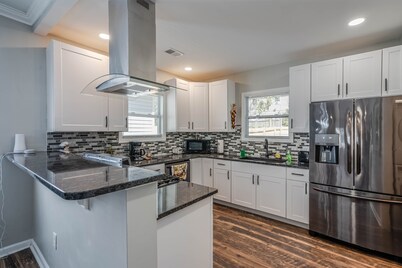 Grill, Fire Pit, 3 Decks, lights on front & back porch seating for 10 people! 