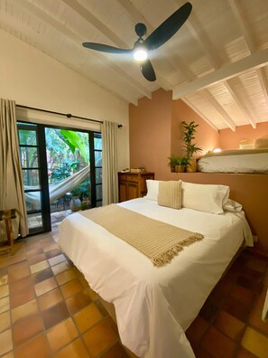 Quarto família | Roupas de cama premium, edredons de pluma, cofres nos quartos