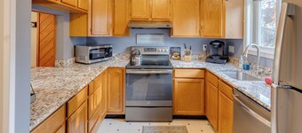 LOON-tastic location minutes away from the Slopes!