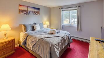 3 bedrooms, desk, free WiFi, bed sheets