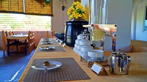 Café da manhã com buffet todos os dias (INR 650 por pessoa)