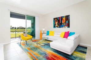 Fernseher, DVD-Player, Bücher, Stereoanlage