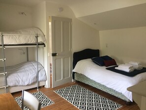 5 bedrooms, iron/ironing board, free WiFi, bed sheets