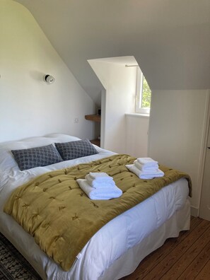 5 bedrooms, iron/ironing board, free WiFi, bed sheets - Le haras: fully restored Normandy farmhouse, cosy, with golf and tennis courts. (Luneray)