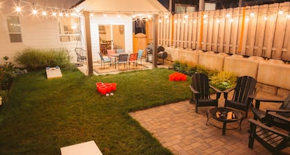 Cozy Modern Farmhouse, King bed, great yard, pets!