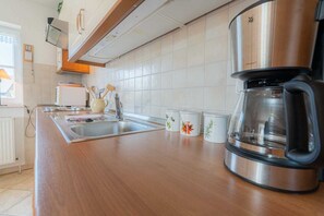 Kühlschrank, Mikrowelle, Ofen, Geschirrspüler