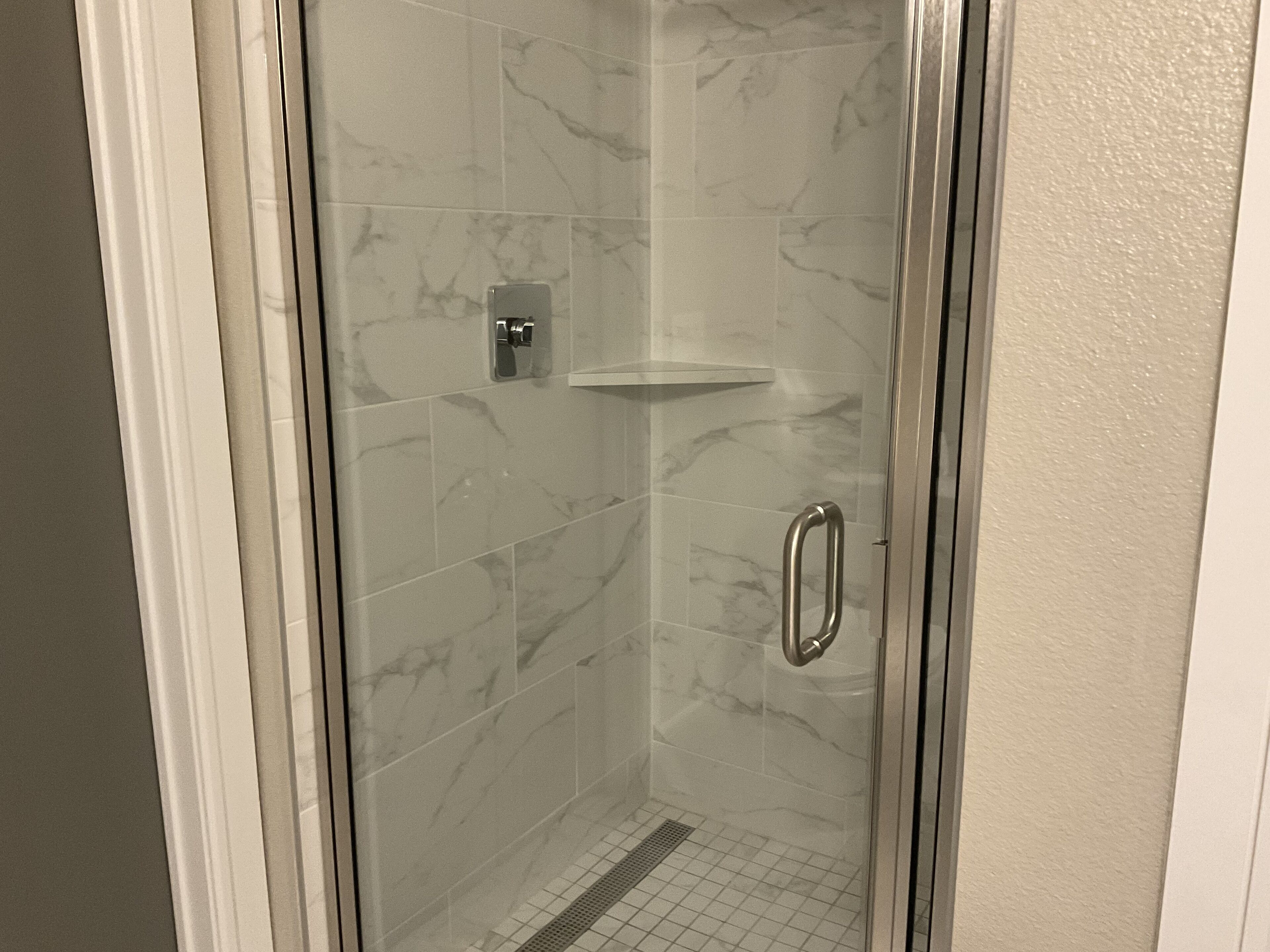 Douche, serviettes fournies