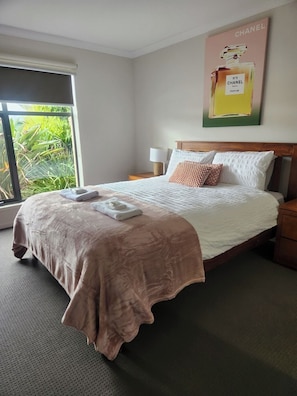 4 Schlafzimmer, Schreibtisch, Bügeleisen/Bügelbrett, Reisekinderbett