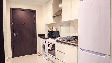 Frigorifero, microonde, lavastoviglie, macchina per tè/caffè