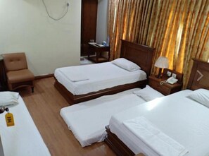 Deluxe Triple Room | 1 bedroom, iron/ironing board, free WiFi, bed sheets