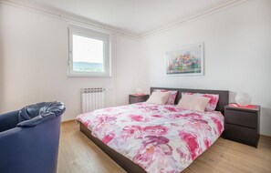 2 عدّة غرف نوم وسرير سفر وواي فاي مجانًا وملاءات أسرّة