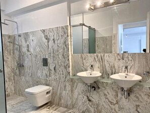 Departamento, 2 camas Queen size | Baño | Regadera, secadora de cabello, toallas 