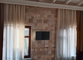 Deluxe-Dreibettzimmer, Stadtblick | Minibar, Bügeleisen/Bügelbrett, kostenloses WLAN, Bettwäsche