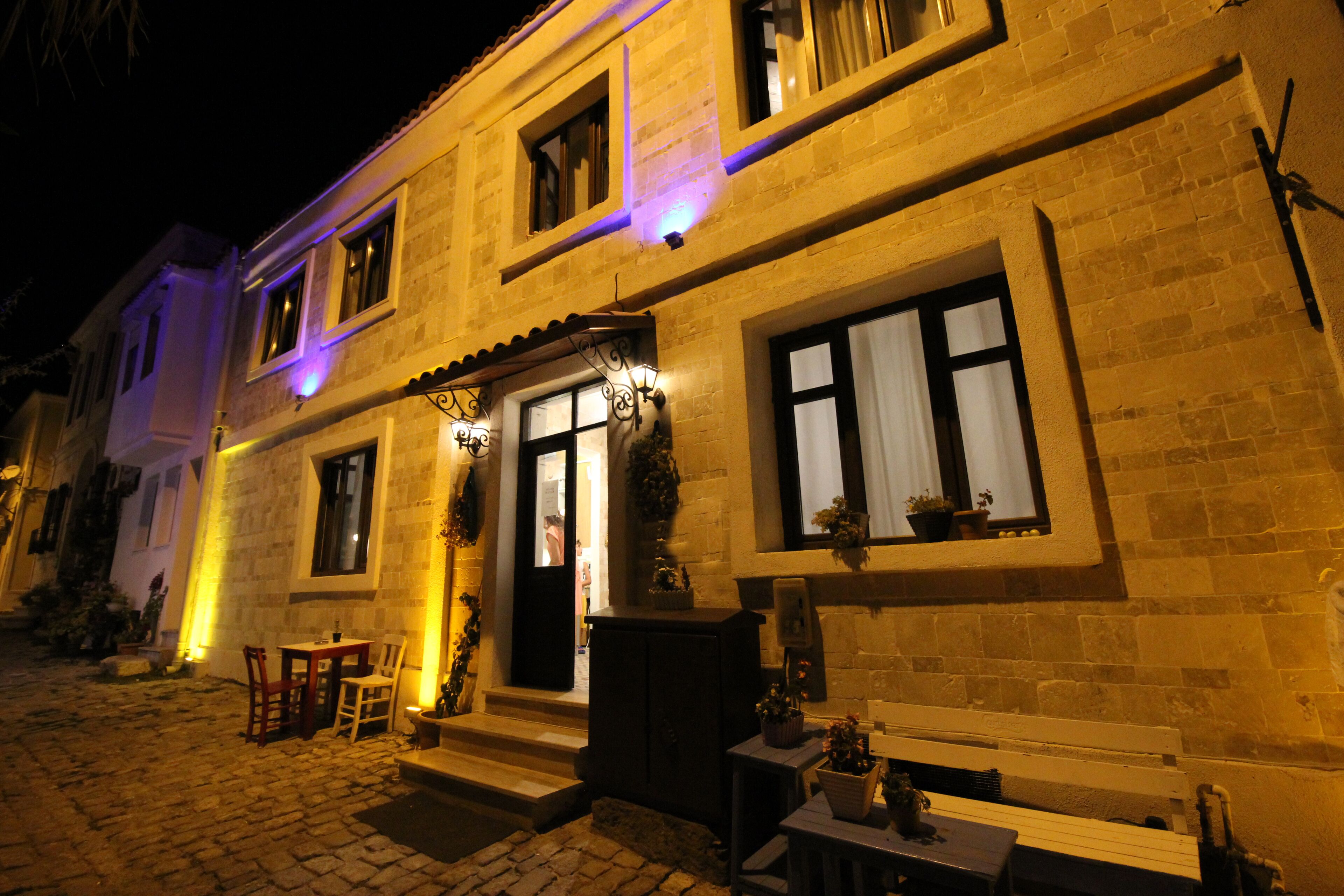 Vista frontal de la propiedad