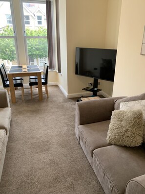 Smart TV - First floor, recently renovated central Llandudno apartment (Llandudno)