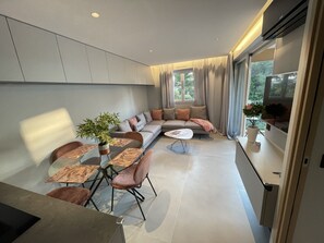 2 bedrooms, desk, iron/ironing board, free WiFi - Design & Comfort in quiet surroundings (Biot)