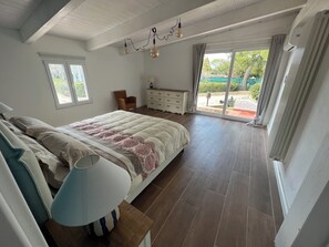 4 chambres, fer et planche à repasser, Wi-Fi gratuit, draps fournis