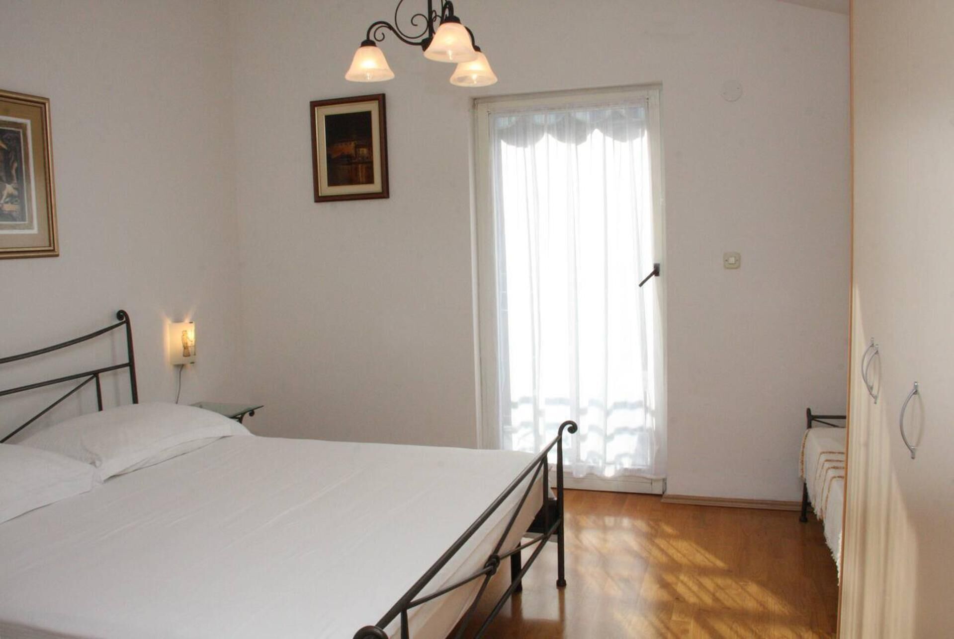 Apartment | 2 bedrooms, iron/ironing board, free WiFi, bed sheets
