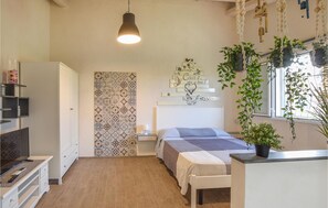 3 bedrooms, free WiFi, bed sheets