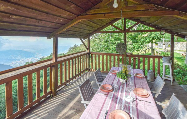 Outdoor dining - Nice home in Camaiore with WiFi (Camaiore)