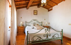 2 bedrooms, free WiFi, bed sheets - Nice home in Camaiore with WiFi (Camaiore)