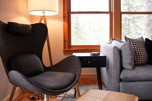 Téléviseur connecté, foyer, chaßne audio, bureau