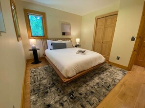 2 bedrooms, desk, free WiFi, bed sheets