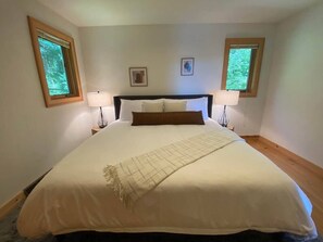 2 bedrooms, desk, free WiFi, bed sheets