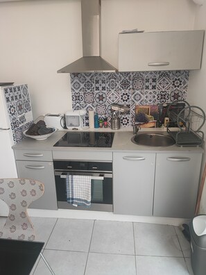 Fridge, microwave, oven, stovetop - Apartment with garden (Saint-Maur-des-Fossés)