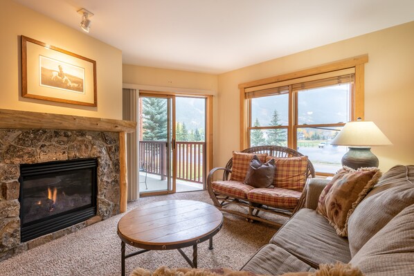 Télévision, cheminée