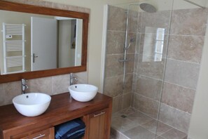 Exclusive Apartment | Bathroom