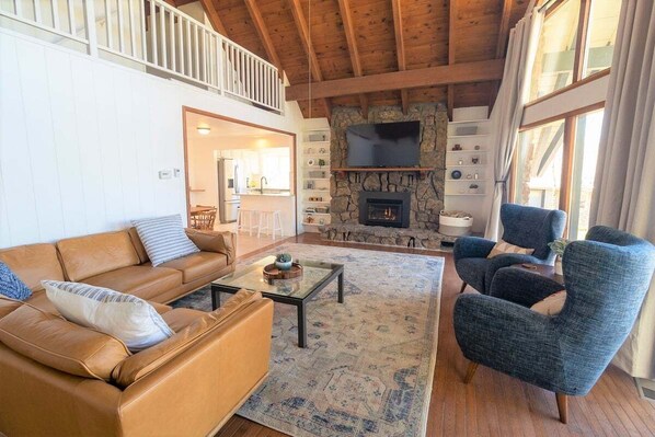 Smart TV, fireplace, offices, computer monitors