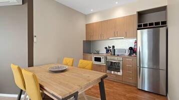 雪櫃、微波爐、焗爐、爐具