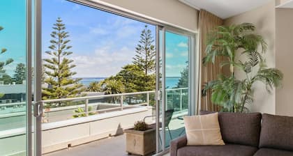 Ocean View Penthouse by Ready Set Stay- Coastal Amazing Views & WIFI