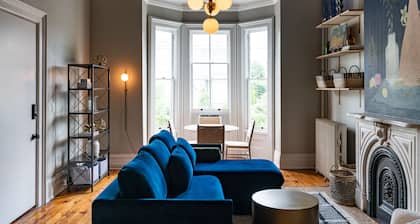 Grant - A Tranquil One Bedroom Steps from River