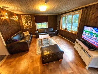 Idyllic cottage located between fjords & mountains
