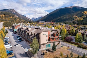 Studio | Exterior - 5087 Gateway Home by RedAwning (Keystone)