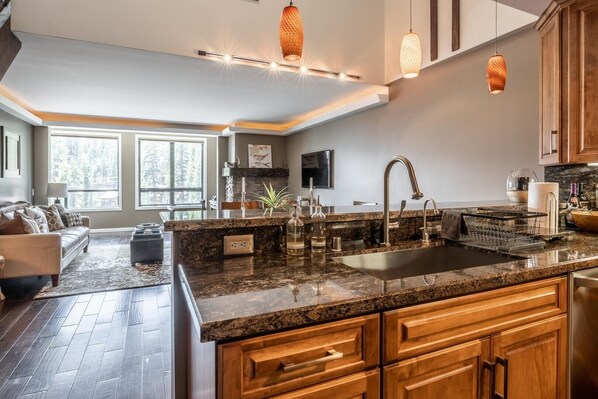 Condo, 3 habitaciones | Cocina privada | Refrigerador, horno, cafetera y tetera y tostadora 