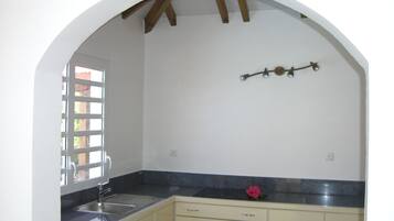 Fridge, microwave, oven, coffee/tea maker