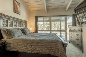 2 habitaciones, tabla de planchar con plancha y cuna de viaje 