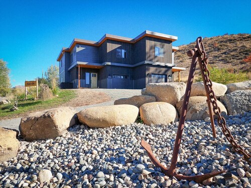 Trails End A -  3 bedroom modern Winthrop townhome