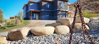 Trails End A -  3 bedroom modern Winthrop townhome