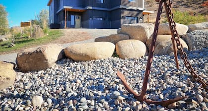 Trails End A - 3 bedroom modern Winthrop townhome