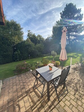 Outdoor dining - Guest house "Am Regenbogen " (Saarlouis)