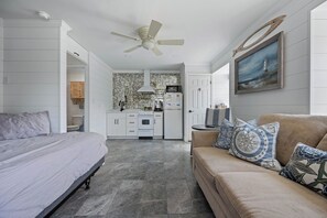 Free WiFi - ADORABLE STUDIO-OCEAN BLOCK REHOBOTH BEACH, 29 Maryland Ave, Unit 211 (Rehoboth Beach)
