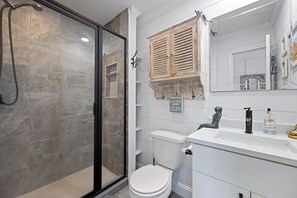 Shower - ADORABLE STUDIO-OCEAN BLOCK REHOBOTH BEACH, 29 Maryland Ave, Unit 211 (Rehoboth Beach)