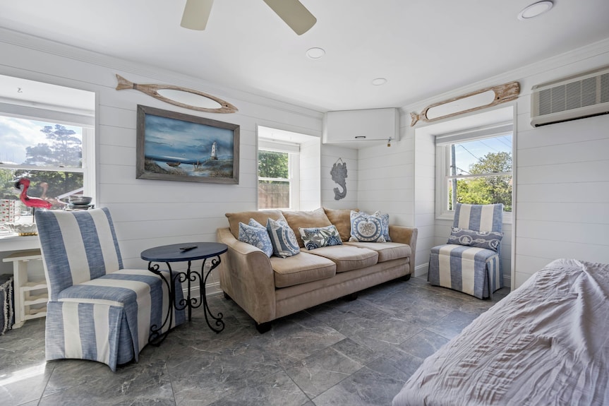 Adorable Studio-ocean Block Rehoboth Beach, 29 Maryland Ave, Unit 211 - Rehoboth Beach, DE