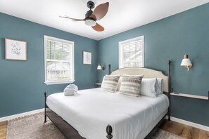 3 bedrooms, iron/ironing board, Internet - Chic Coastal Modern | The Honey Butter (Mount Pleasant)