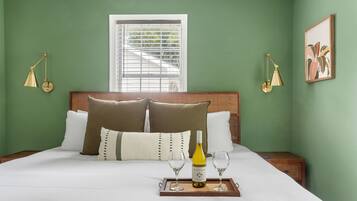 3 slaapkamers, een strijkplank/strijkijzer, internet