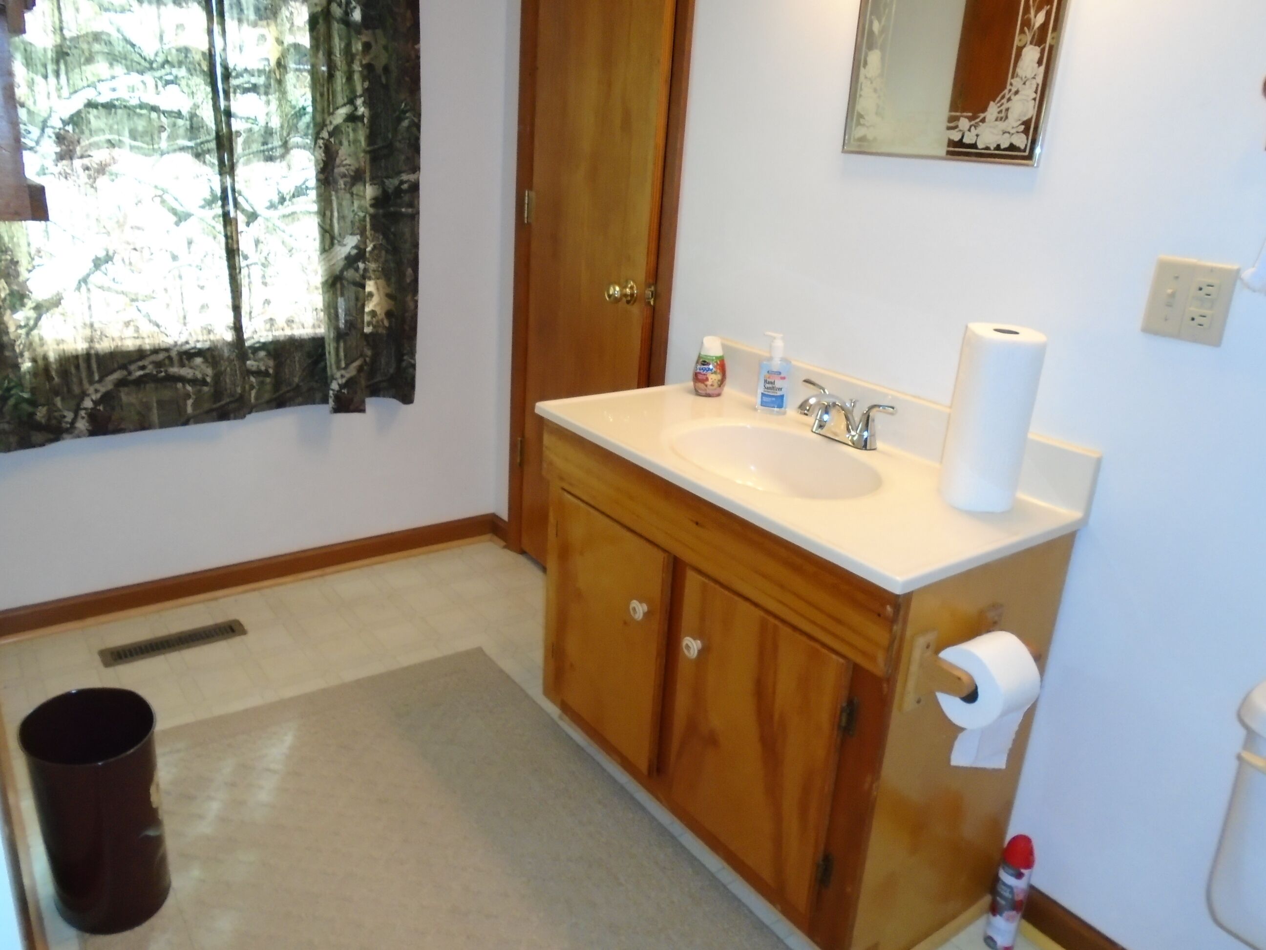 Secador de pelo, toallas, jabón y champú